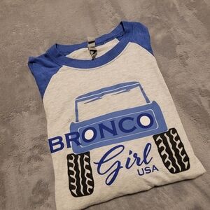 LADIES BRONCO GIRL 3/4 SLEEVE OFF WHITE BLUE TEE SIZE SMALL EUC CLASSIC FORD